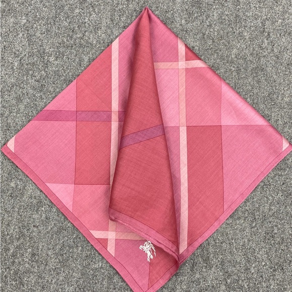 Burberry handkerchief. NEW - Picture 5 of 6